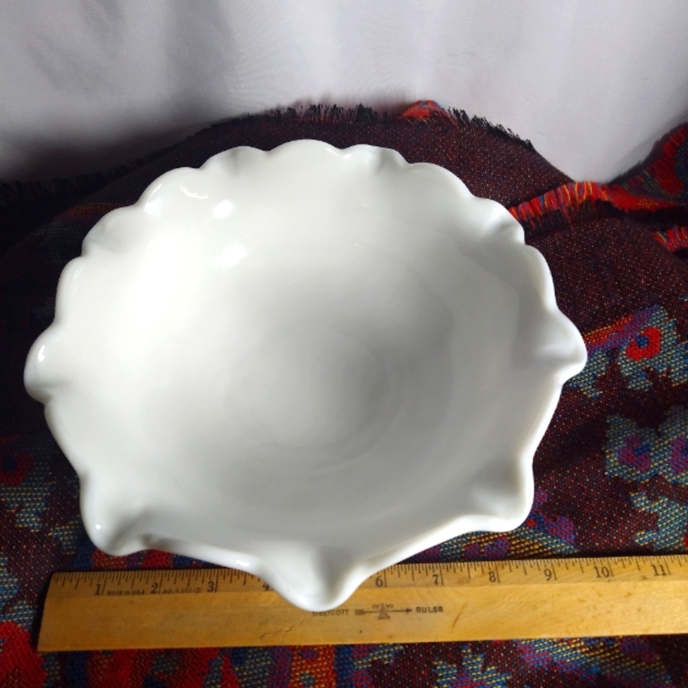 Westmoreland Milk glass Grape Pattern Milkglass Bowl 10" Excellent Condition